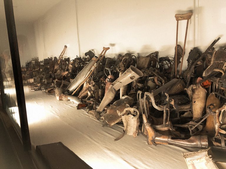 Prótesis en Auschwitz. II Guerra Mundial en Cracovia.