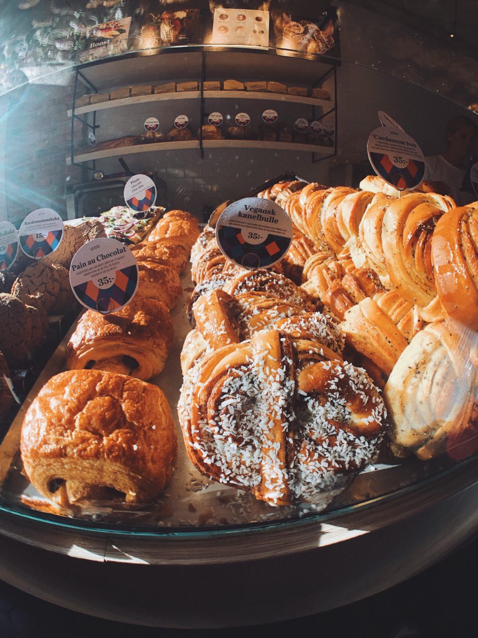 Bröd & Salt, bollo de canela Kanelbullar vegano.
