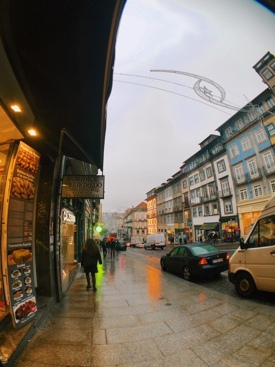 Casco antiguo de Oporto, con lluvia.