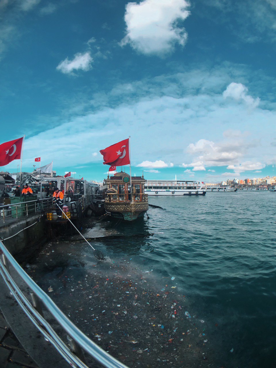 Bósforo, barcos en Estambul. Guía de viajes.